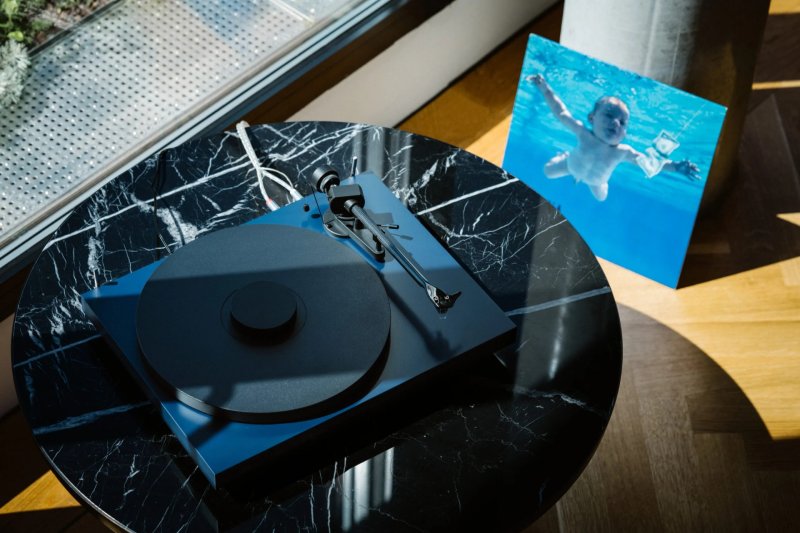Pro-Ject Debut EVO 2 Satin Steel Blue lifestyle
