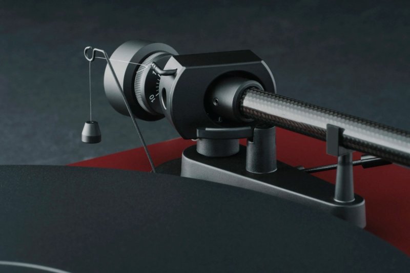 Pro-Ject Debut EVO 2 Satin Wine Red finish detail