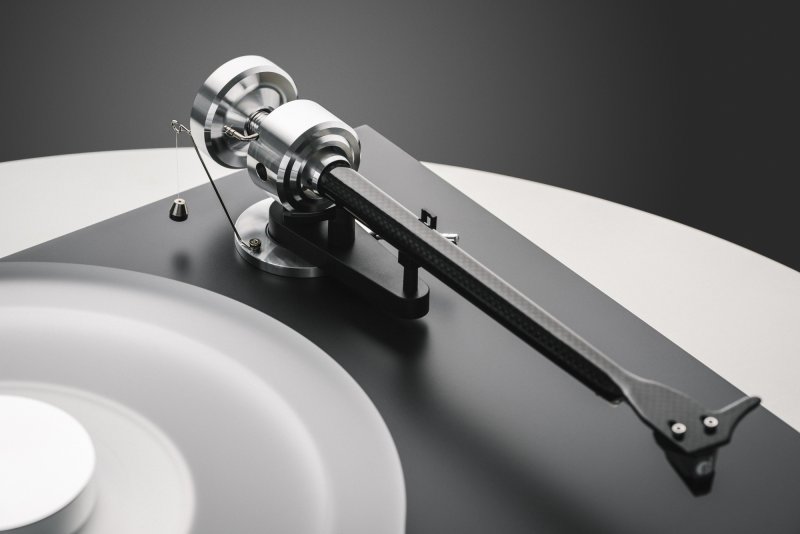 Pro-Ject Debut Reference 10 carbon tonearm detail