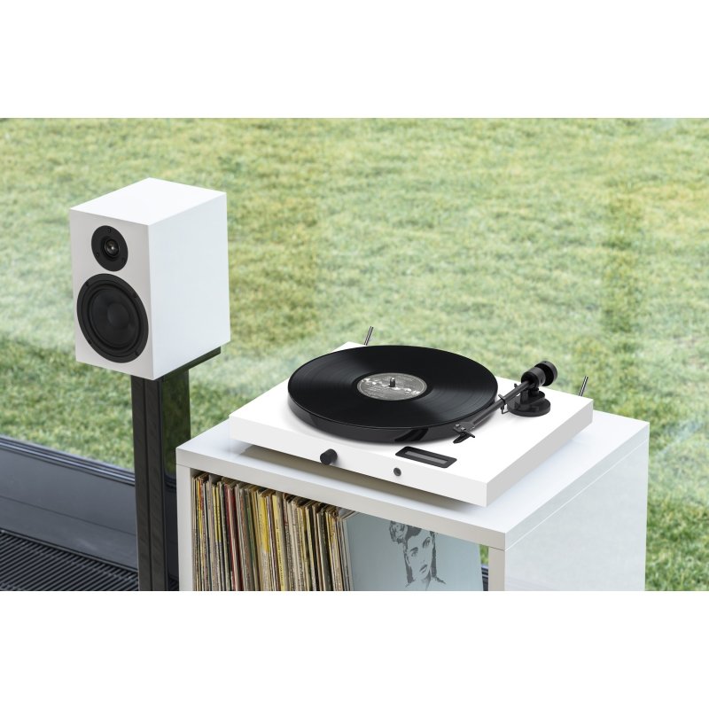 Pro-Ject Juke Box E1 White lifestyle