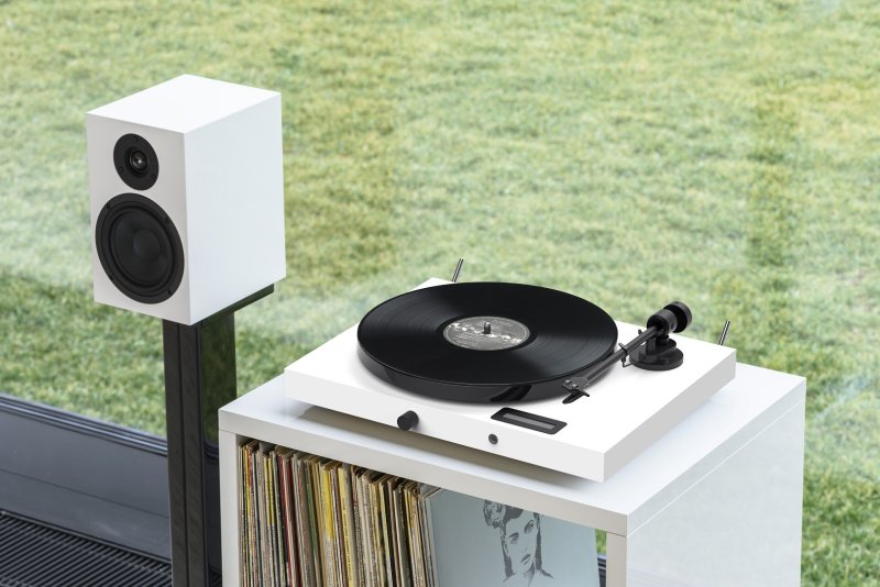 Pro-Ject Juke Box E1 colour range