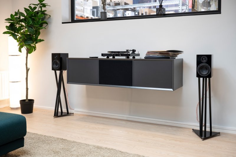 Pro-Ject Juke Box E1 HiFi Set Black lifestyle