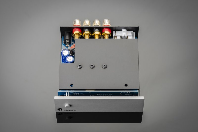 Pro-Ject Amp Box S3 Black angle view