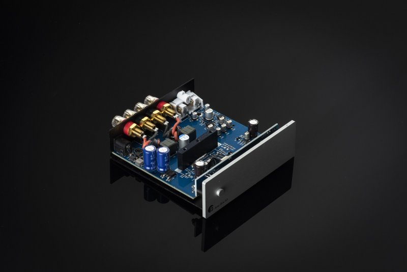 Pro-Ject Amp Box S3 Black lifestyle
