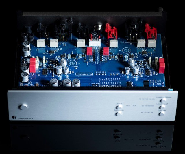 Pro-Ject Phono Box S3 B Silver - Front Controls