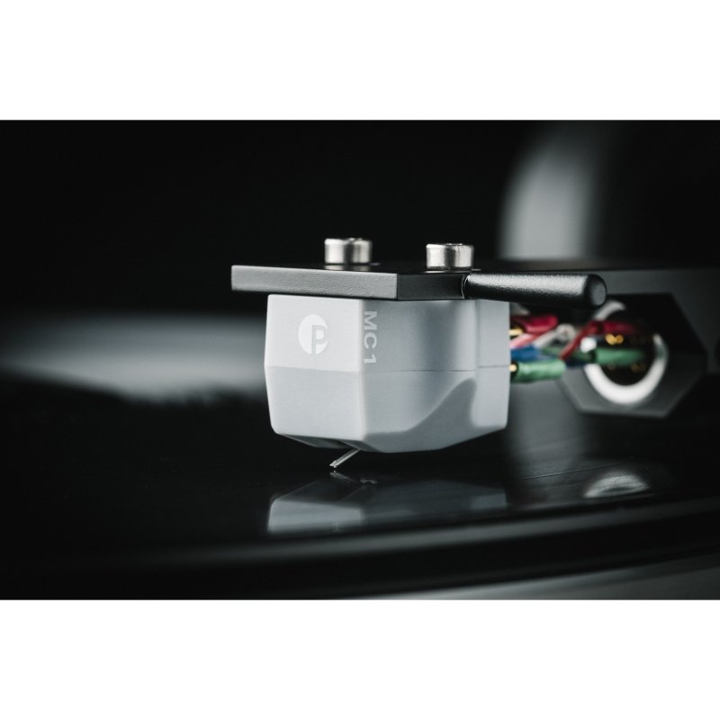 Pro-Ject Pick it MC1 cartridge installed on tonearm