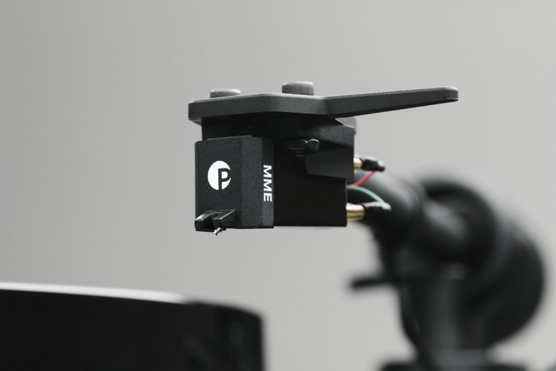 Pro-Ject Pick It MM E Stylus on turntable