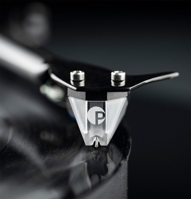 Pro-Ject Pick it PRO cartridge on tonearm