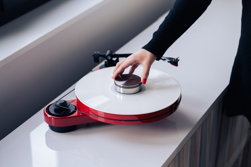 Pro-Ject Record Puck DS Silver on turntable