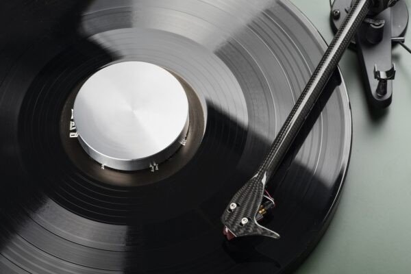 Pro-Ject Record Puck E Black Lifestyle