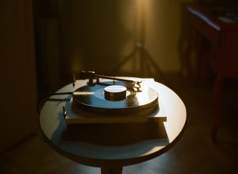 Pro-Ject Record Puck E Silver lifestyle