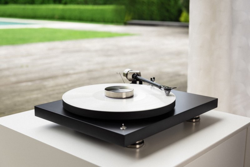 Pro-Ject Record Puck PRO on turntable