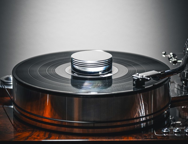 Pro-Ject Record Puck RS Chrome on turntable