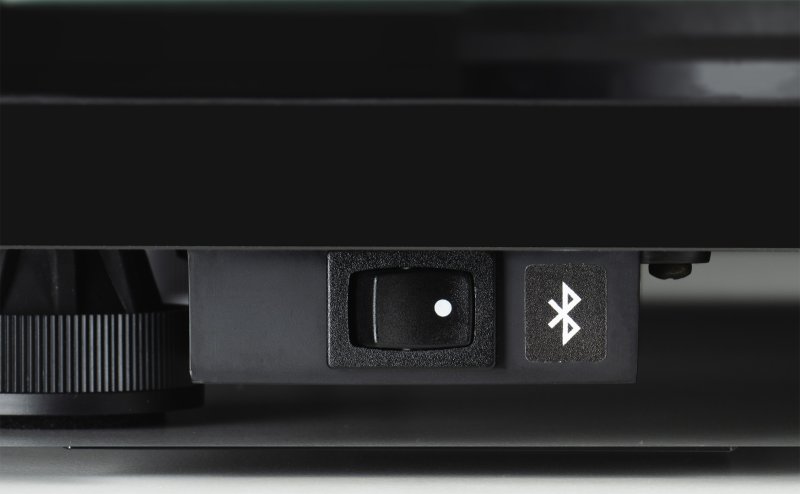 Pro-Ject T1 EVO BT Satin White - Bluetooth switch detail