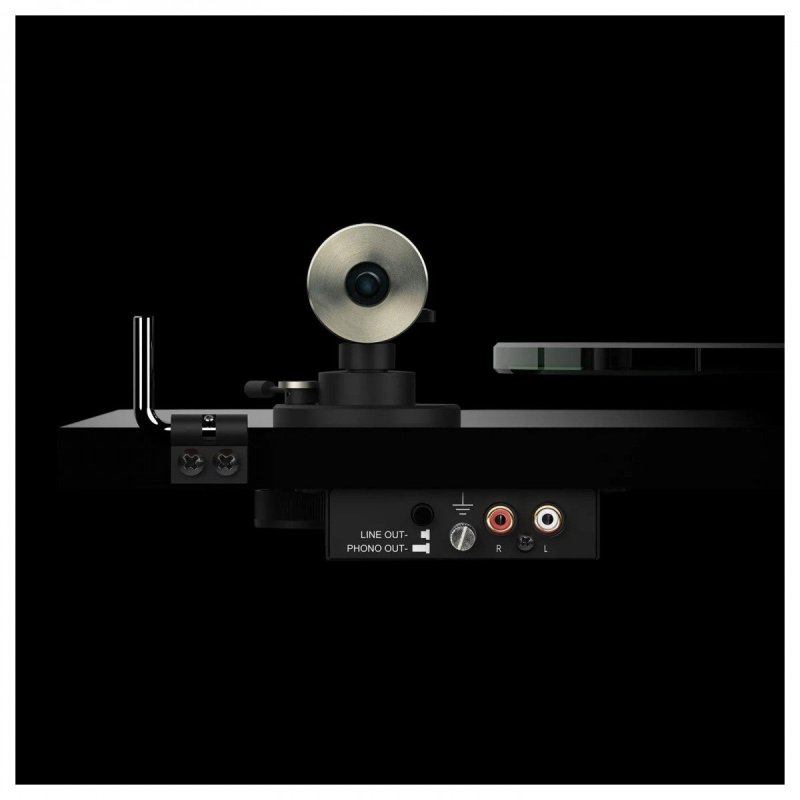 Pro-Ject T2 Super Phono rear panel with line and phono outputs