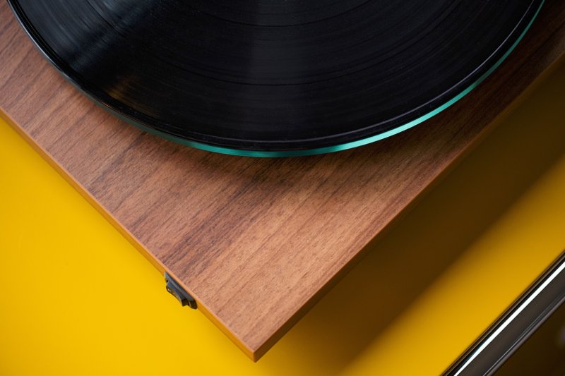 Pro-Ject T2 Super Phono Walnut Detail