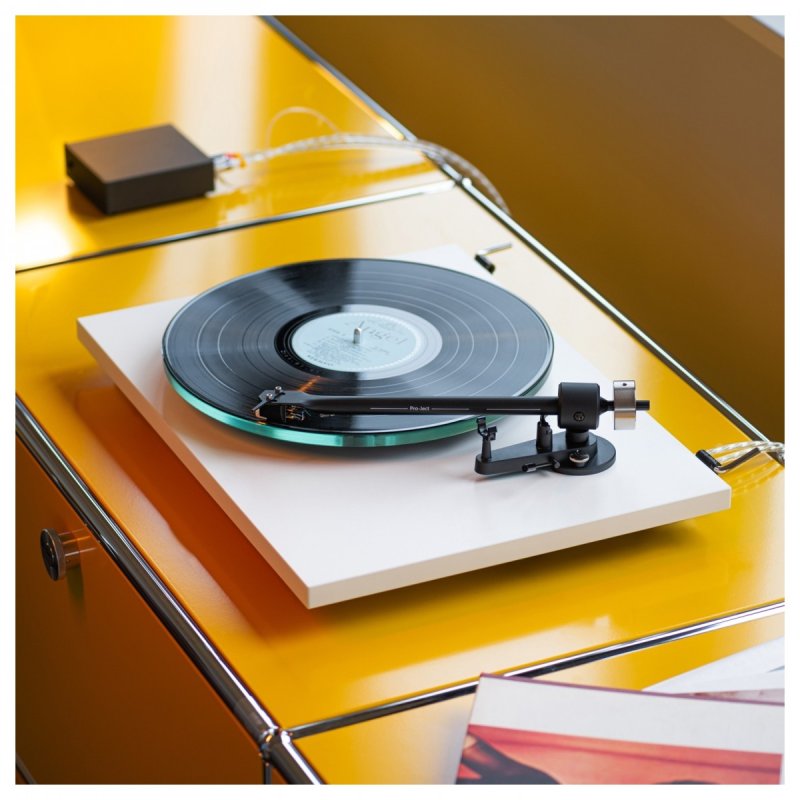 Pro-Ject T2 Super Phono White lifestyle