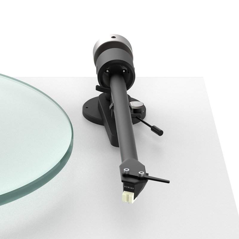 Tonearm and cartridge detail