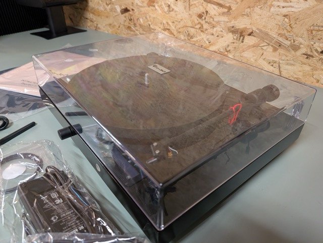 Pro-Ject Juke Box E1 Turntable