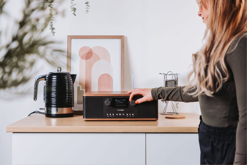 Pure Classic C-D6 Coffee Black/Walnut — lifestyle