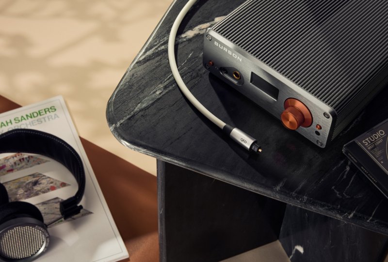 QED Performance Optical Cable connected to a desktop headphone amplifier