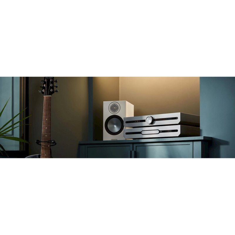 Roksan Attessa 1G CD Transport Black — lifestyle