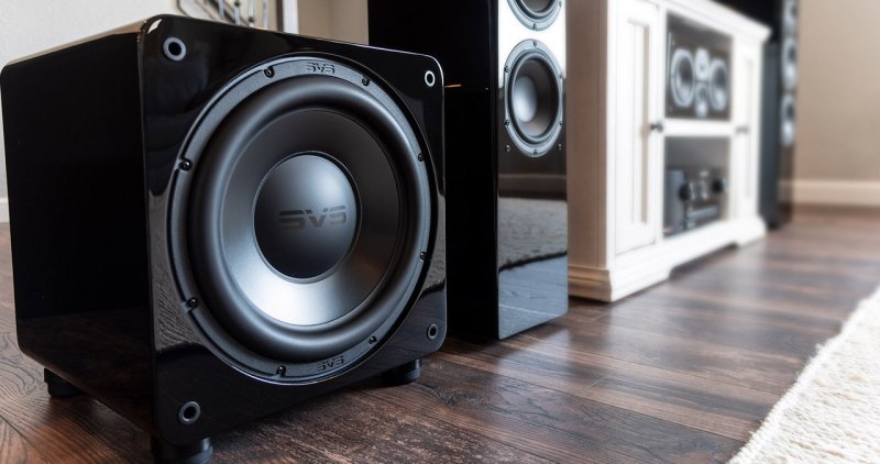 SVS SB-3000 Subwoofer Piano Gloss Black lifestyle