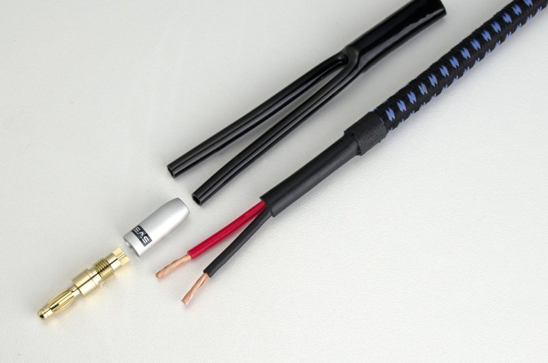 SVS SoundPath Ultra Speaker Cable 4mm Banana (15m Single) — cable construction cutaway