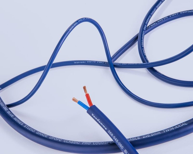 Van Damme Blue Series Studio Grade Speaker Cable stripped end showing twin-axial conductors