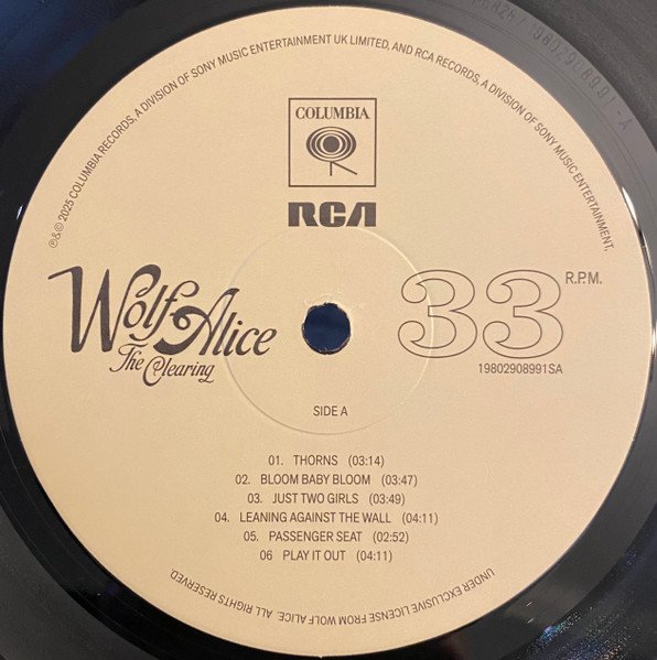 Wolf Alice - The Clearing (LP) Vinyl, side A Columbia and RCA record label on black vinyl