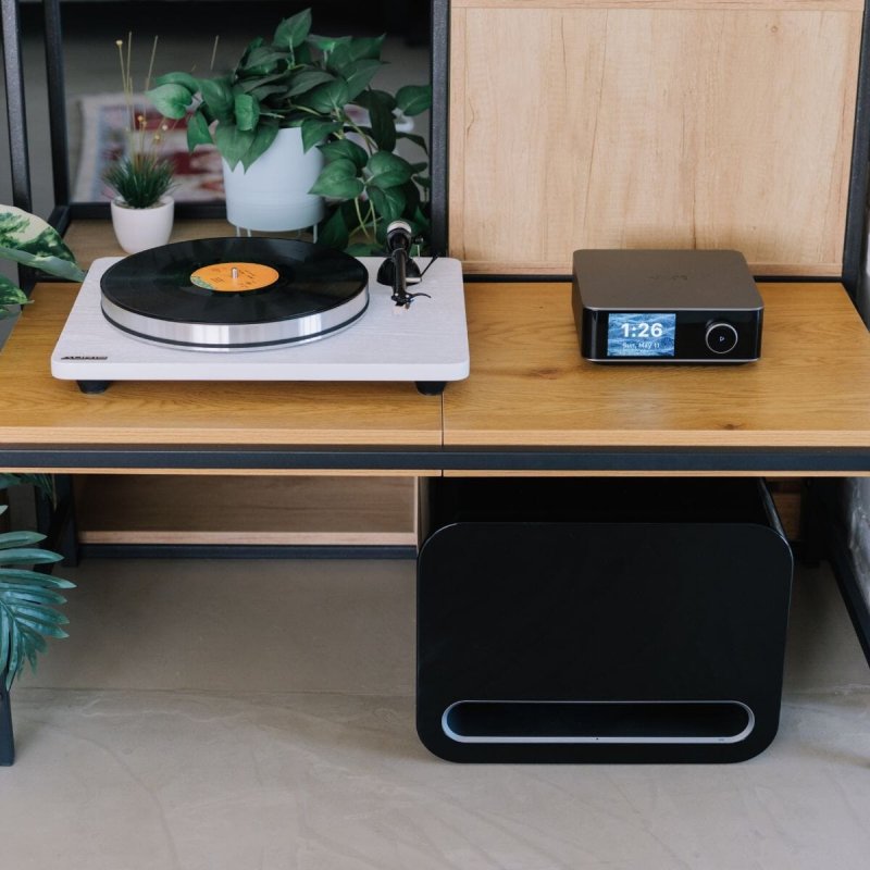 WiiM Sub Pro Wireless Subwoofer Black with WiiM streamer and turntable